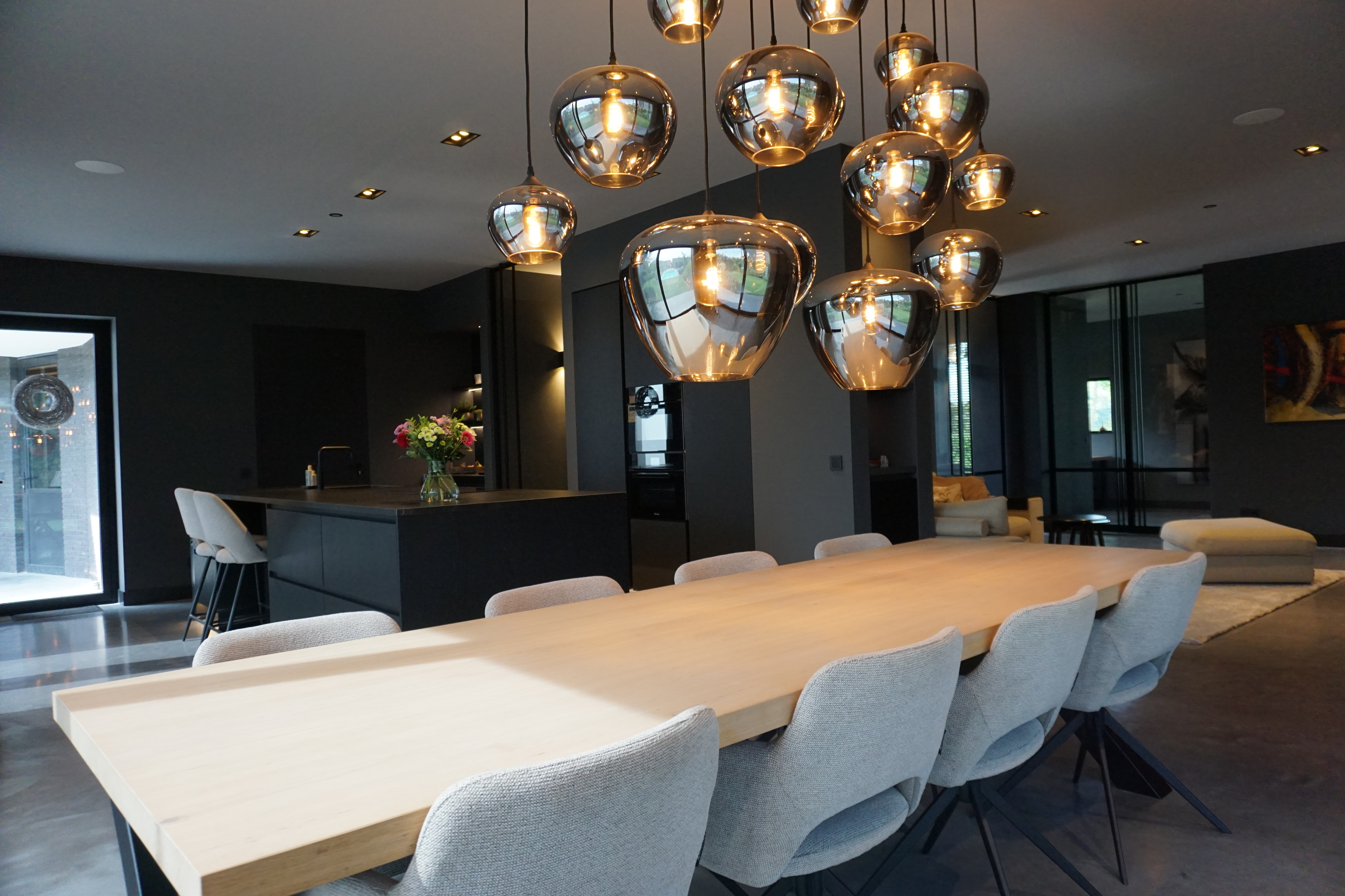 Hotel-Chic Villa with Dark Contrasts and Rich Textures